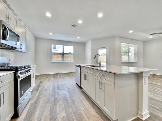 Building Photo - 1825 Bonham Ln