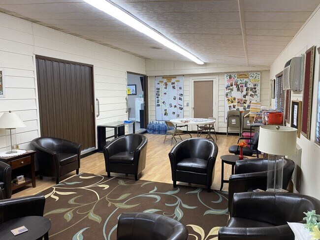 Building Photo - 502 Old Colony Rd