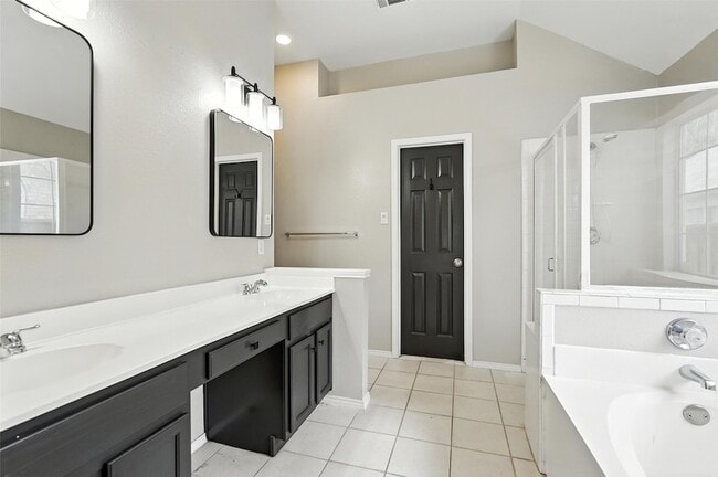 Building Photo - 10405 Belfort Dr
