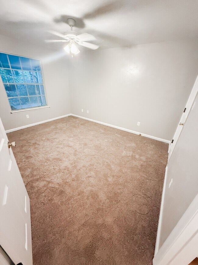 Building Photo - 416 Richview Park Cir W