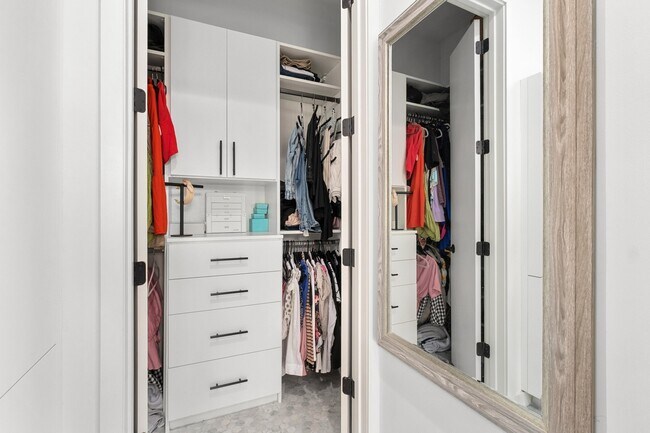 Building Photo - 800 Embassy Dr