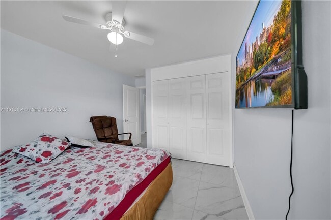 Building Photo - 246 SE 44th St