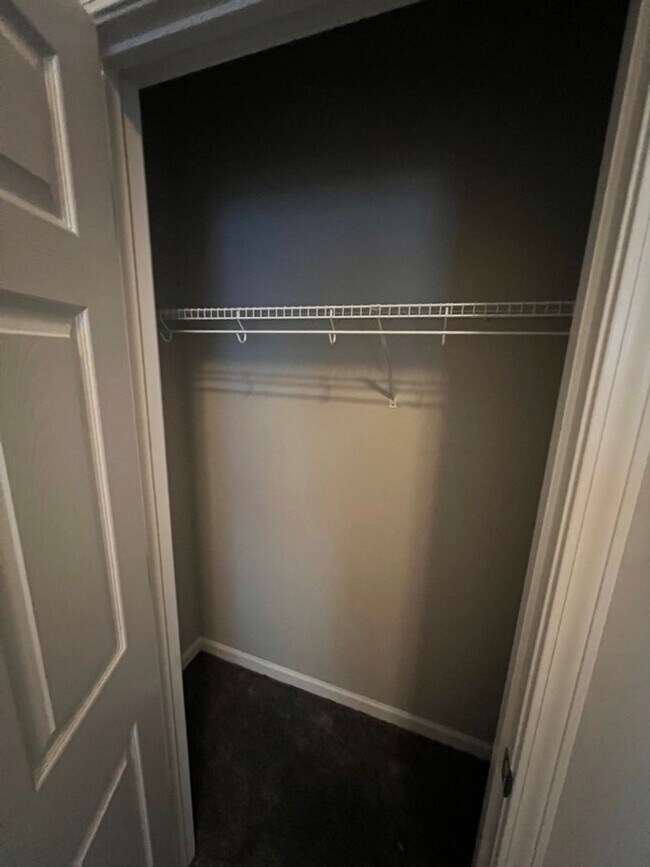 Building Photo - Townhome For Rent In Hoover!!! Available now!