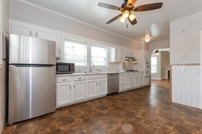 Building Photo - 129 Lynnway
