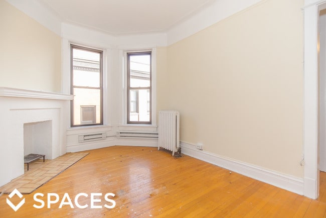 Primary Photo - 434 W Belden Ave