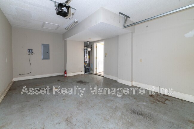 Building Photo - 203 Sweet Gum Lane