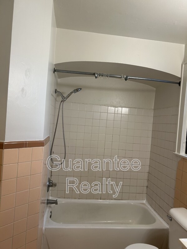 Building Photo - 2246 SE 3rd Ave