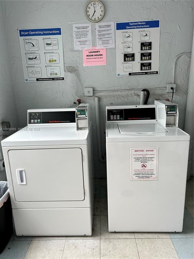 Building Photo - 3000 Sunrise Lakes Dr W