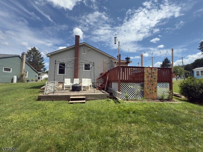 Building Photo - 43 Sterling St