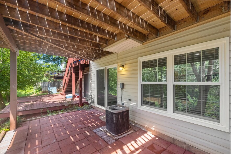 Building Photo - 45537 Lake Haven Ter