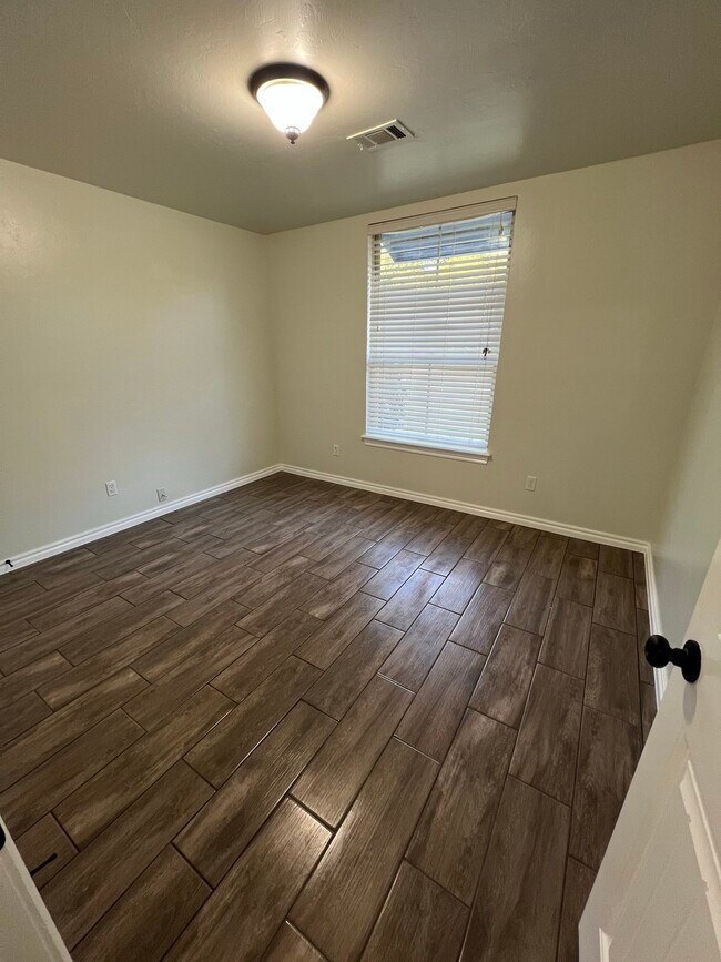 Building Photo - 3104 Woodcrest Creek Dr