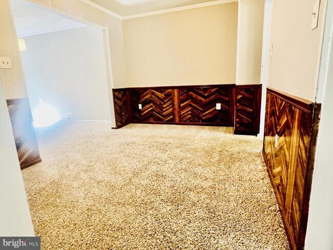 Building Photo - 4704 S Park Ct