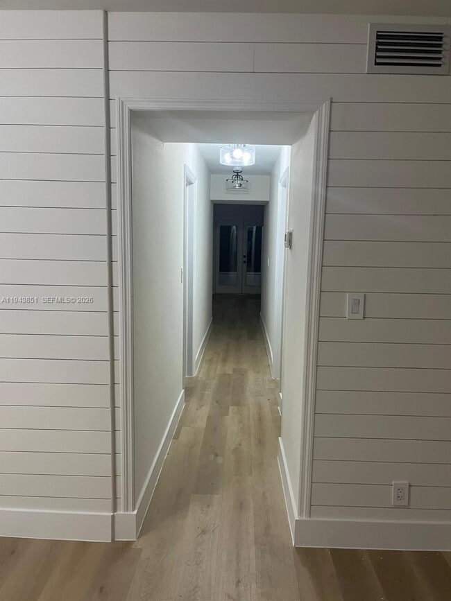 Building Photo - 6330 SW 34th St