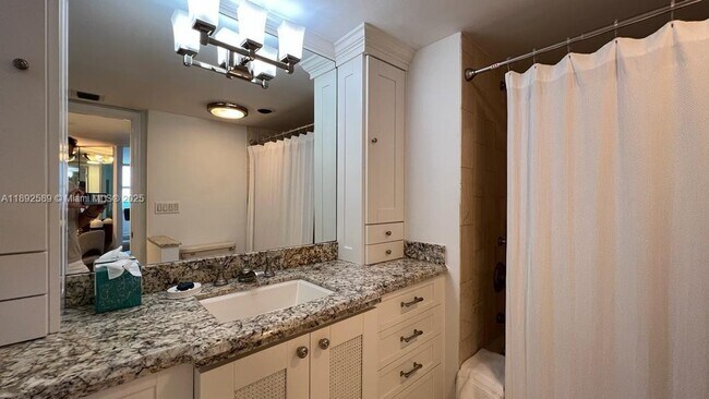 Building Photo - 5200 N Ocean Dr