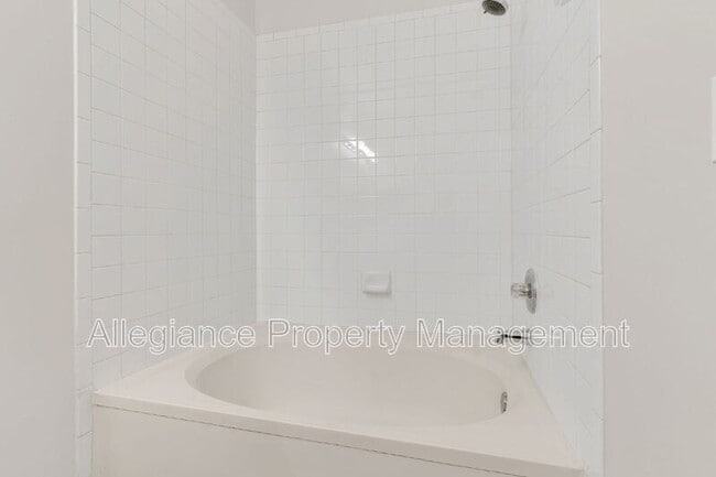 Building Photo - 4560 Strutfield Ln