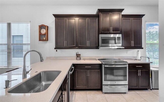 Building Photo - 3274 W 96 Pl