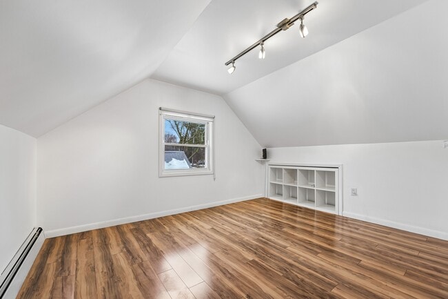 Building Photo - 52 Knickerbocker Rd