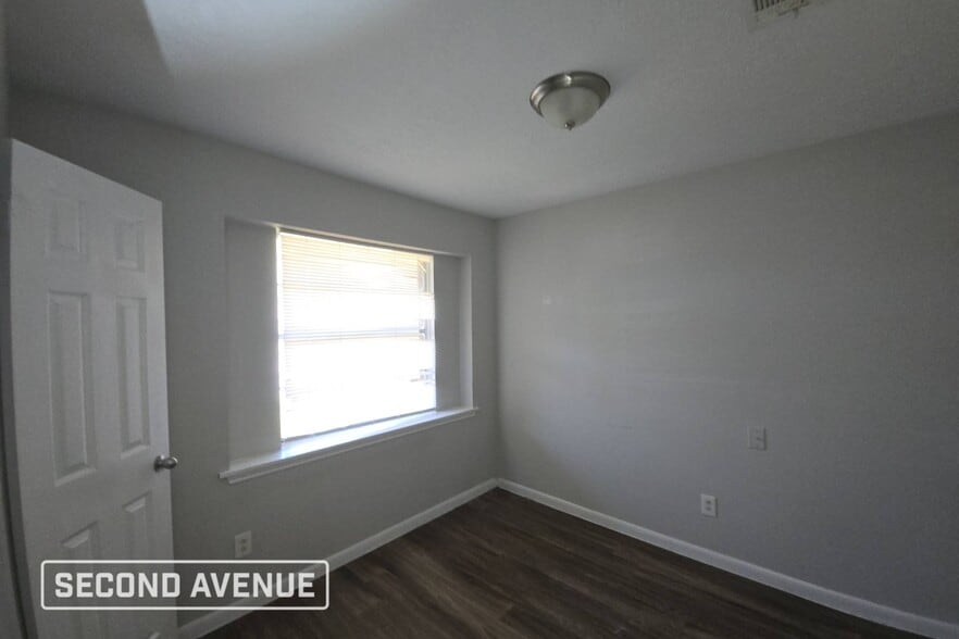 Building Photo - 1302 Gamma St