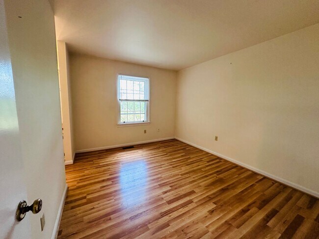 Building Photo - 109 Yorkshire Ct