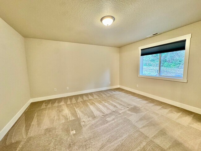 Building Photo - What Beauty! Live with serenity ~ Short distance to the heart of hazel Dell