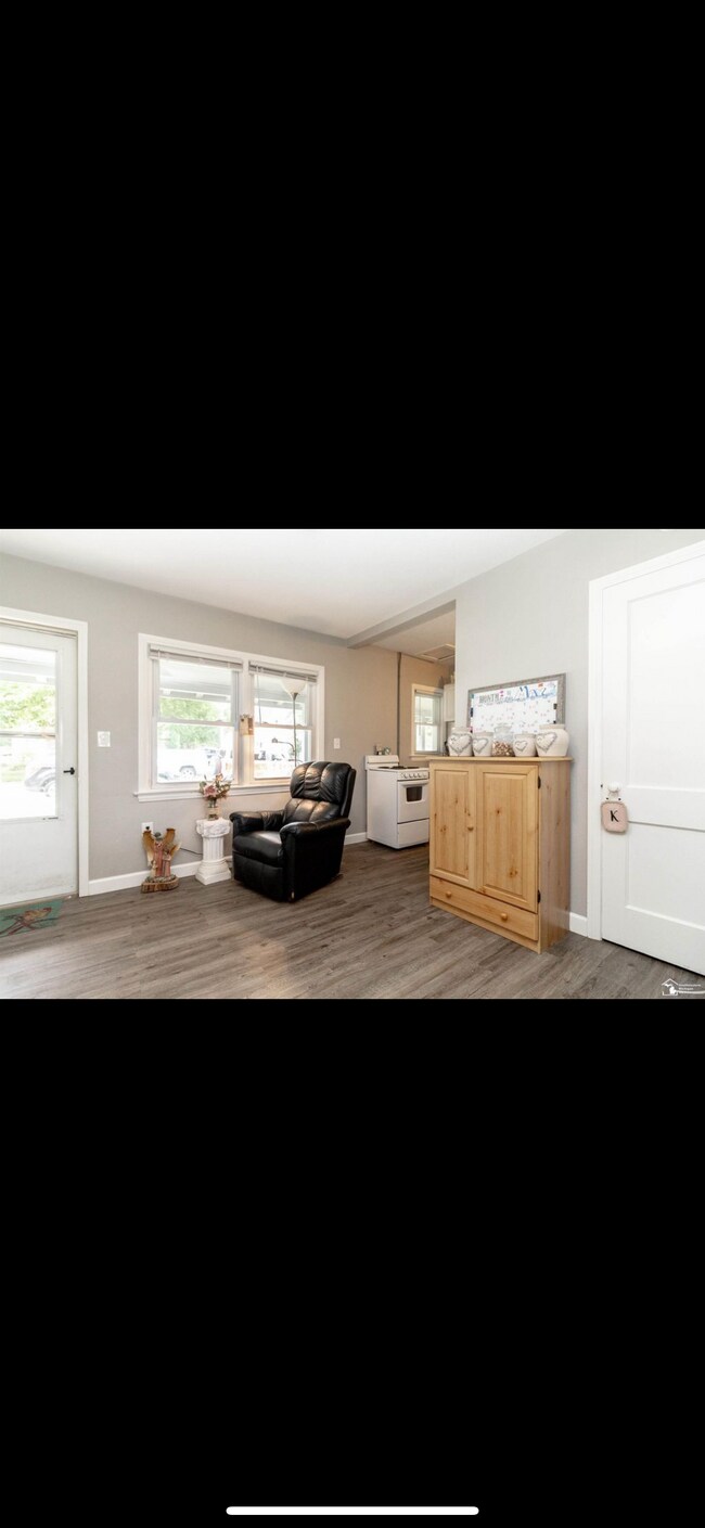 Building Photo - Lagrange St