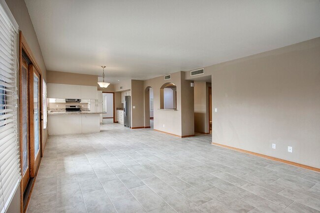 Building Photo - Spacious Tempe 4 bedroom