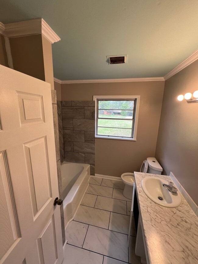 Building Photo - 1875 S Brookwood Dr