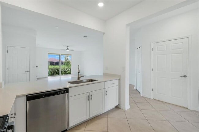 Building Photo - 2858 Blossom Wy