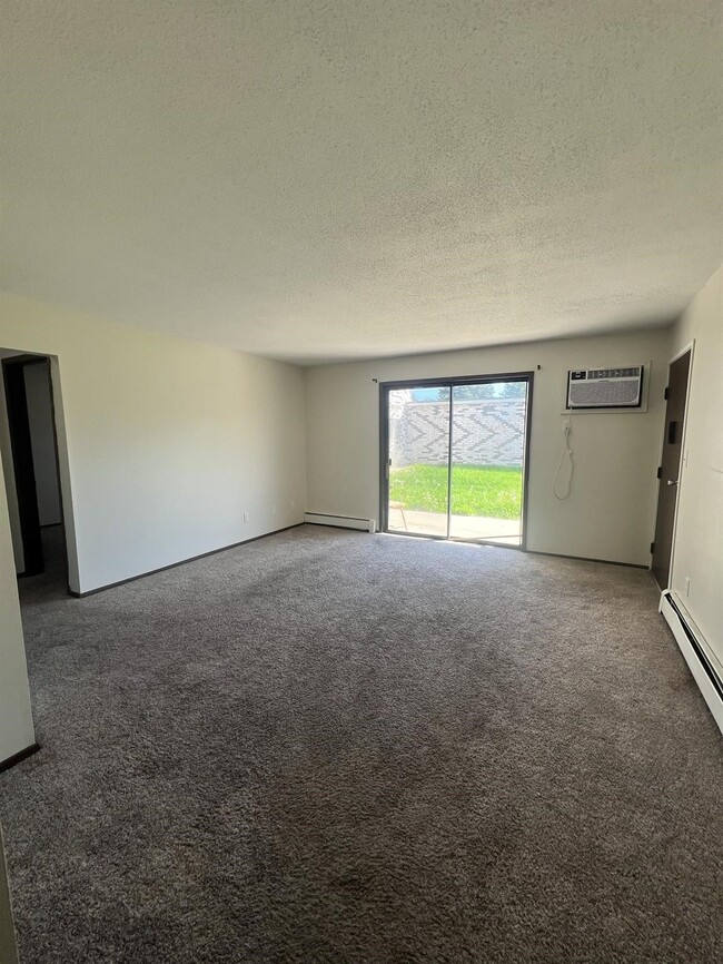 Building Photo - 715 Ridgeview Rd