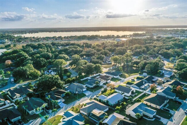 Building Photo - 341 Sterling Dr