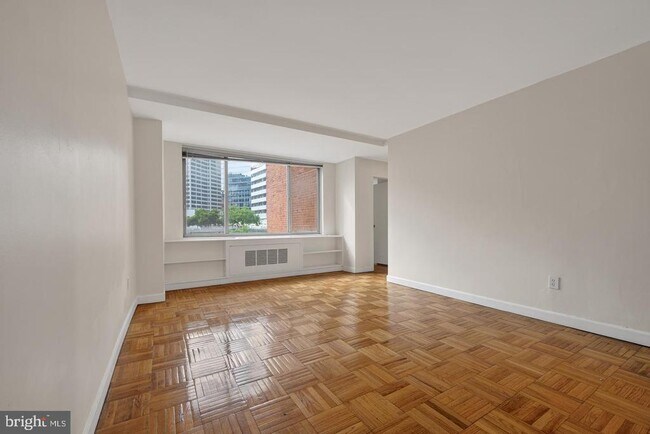 Building Photo - 1121 Arlington Blvd