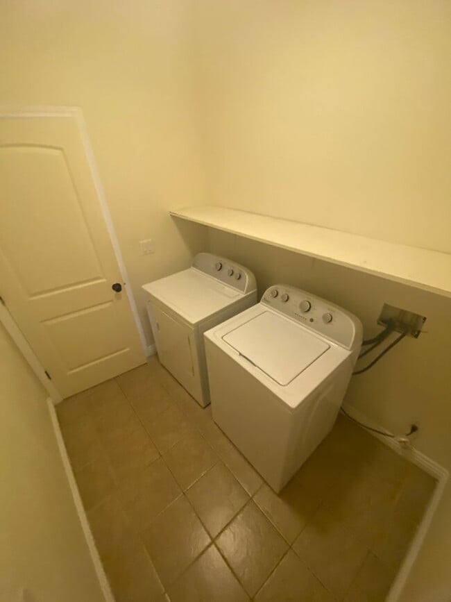 Building Photo - Advent - Three Bedroom House W/ Two Car Ga...