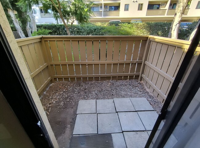 Building Photo - Lower Unit In Scripps Woods