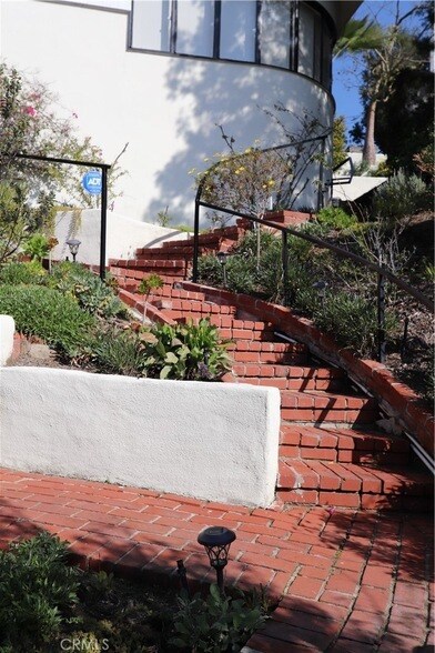 Building Photo - 703 Luton Dr