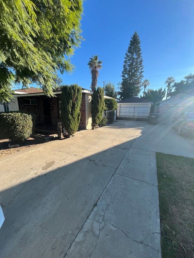 Building Photo - 230 S Murray Ave