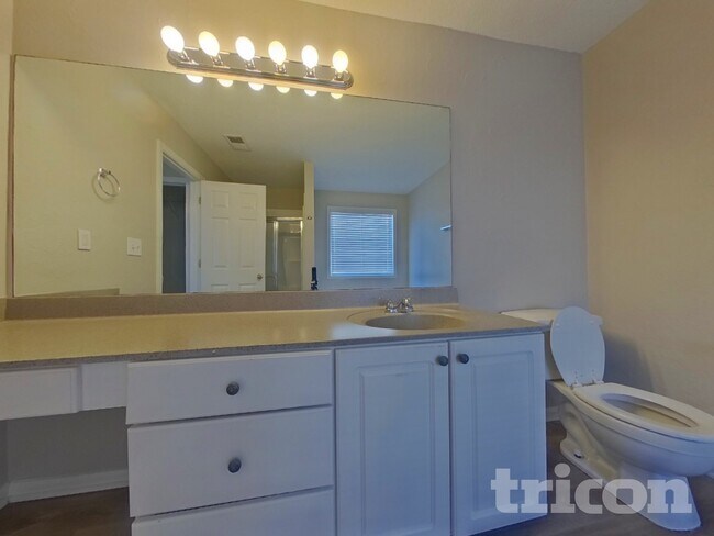 Building Photo - 1221 Wandering Vine Ct SE