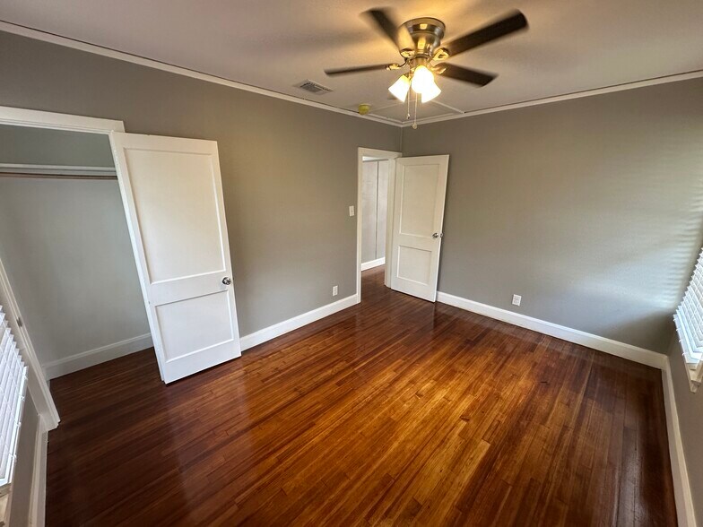 Building Photo - 1528 S Lartigue Ave