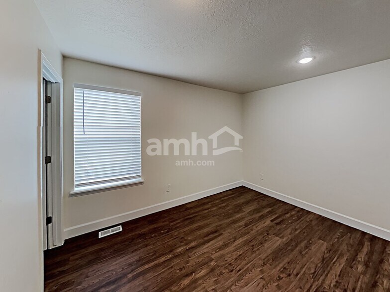 Building Photo - 2344 Surry Way