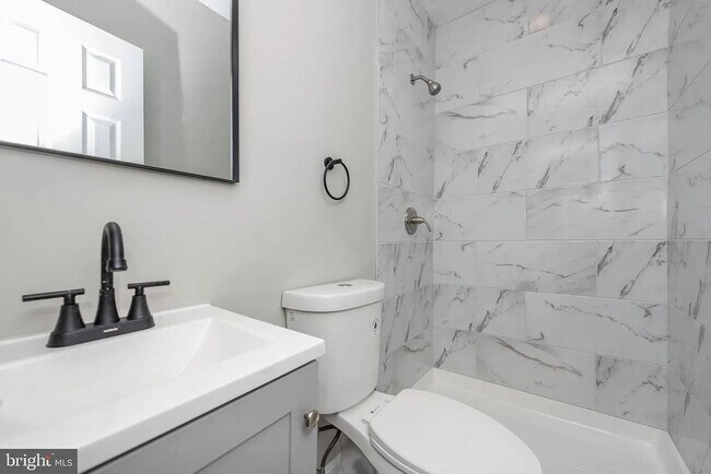 Building Photo - 3300 Ravenwood Ave