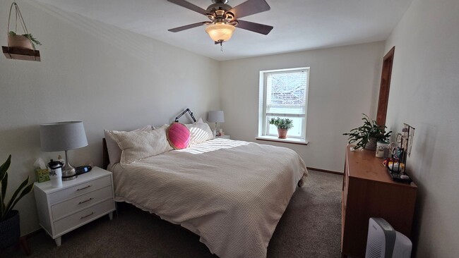 Building Photo - Fantastic 4BR, 3.5BA! Deck, FP, great yard, location!! (Regal)