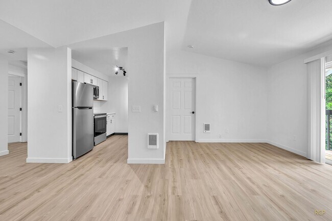 Building Photo - Bluebird Cozine Creek ***MOVE IN SPECIAL $...