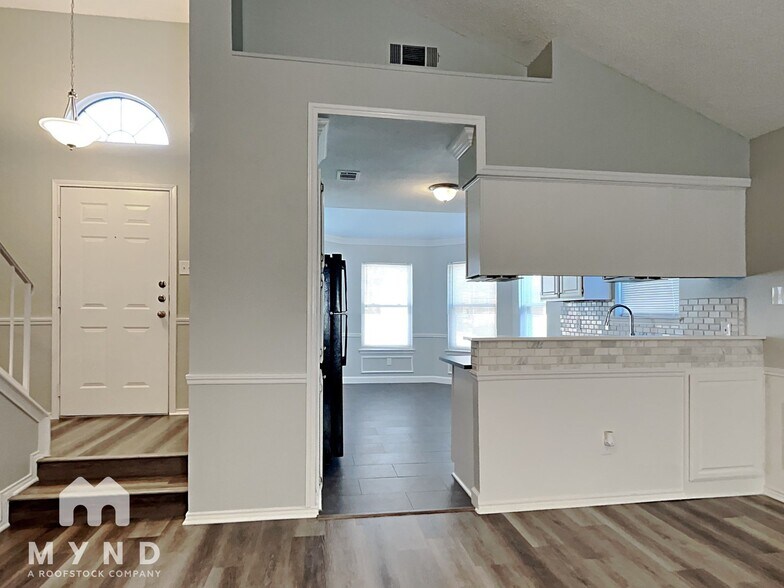 Building Photo - 4628 Feathercrest Dr