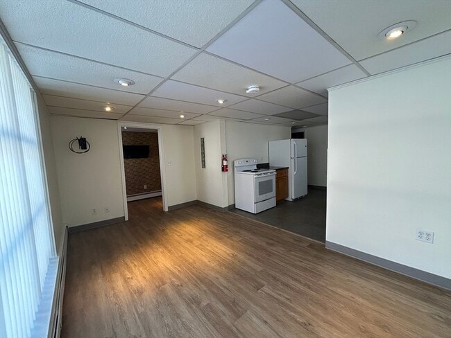 Building Photo - 200 Main St