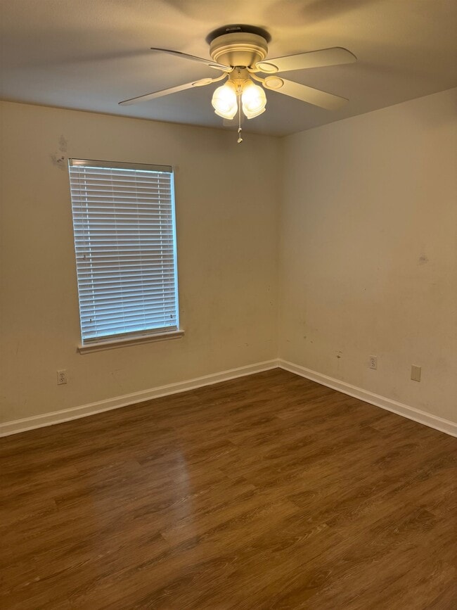 Building Photo - 2186 Heathrow Dr