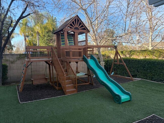 Building Photo - 46172 Pinon Pine Way