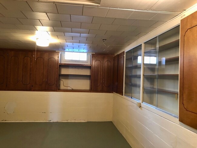 Building Photo - Charming North Hill Home with Beautiful Landscaping and Water Included!