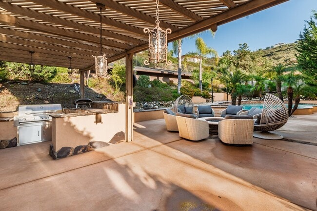 Building Photo - Luxurious home in the Westcliffe Community of San Elijo Approx. 4181sq feet that includes pool/sp...
