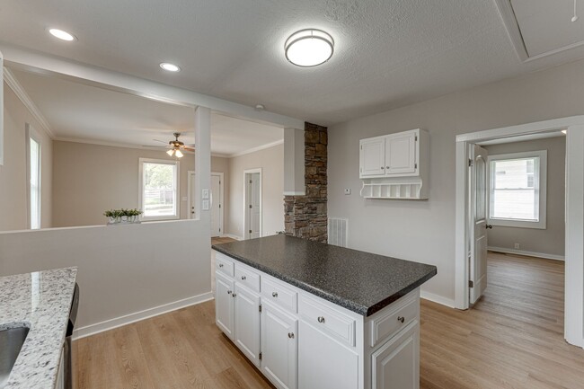 Building Photo - 2 BR 1 BA house for Rent