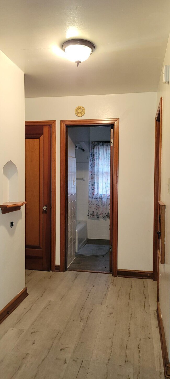 Back Entry Area - 3948 N 44th St