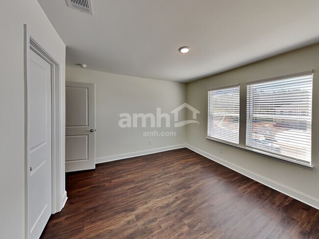 Building Photo - 3750 Blackshear Pl